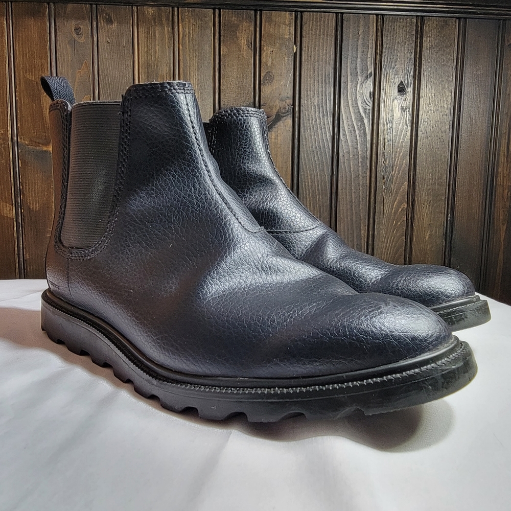 Sorel slip-on boots, Size 4UK or Size 5 US YOUTH.